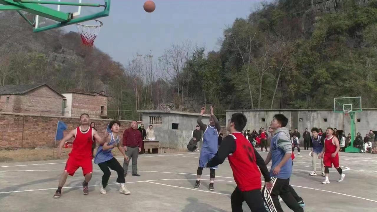 寿雁镇发展村举办村级篮球赛，赛出乡村振兴新风尚
